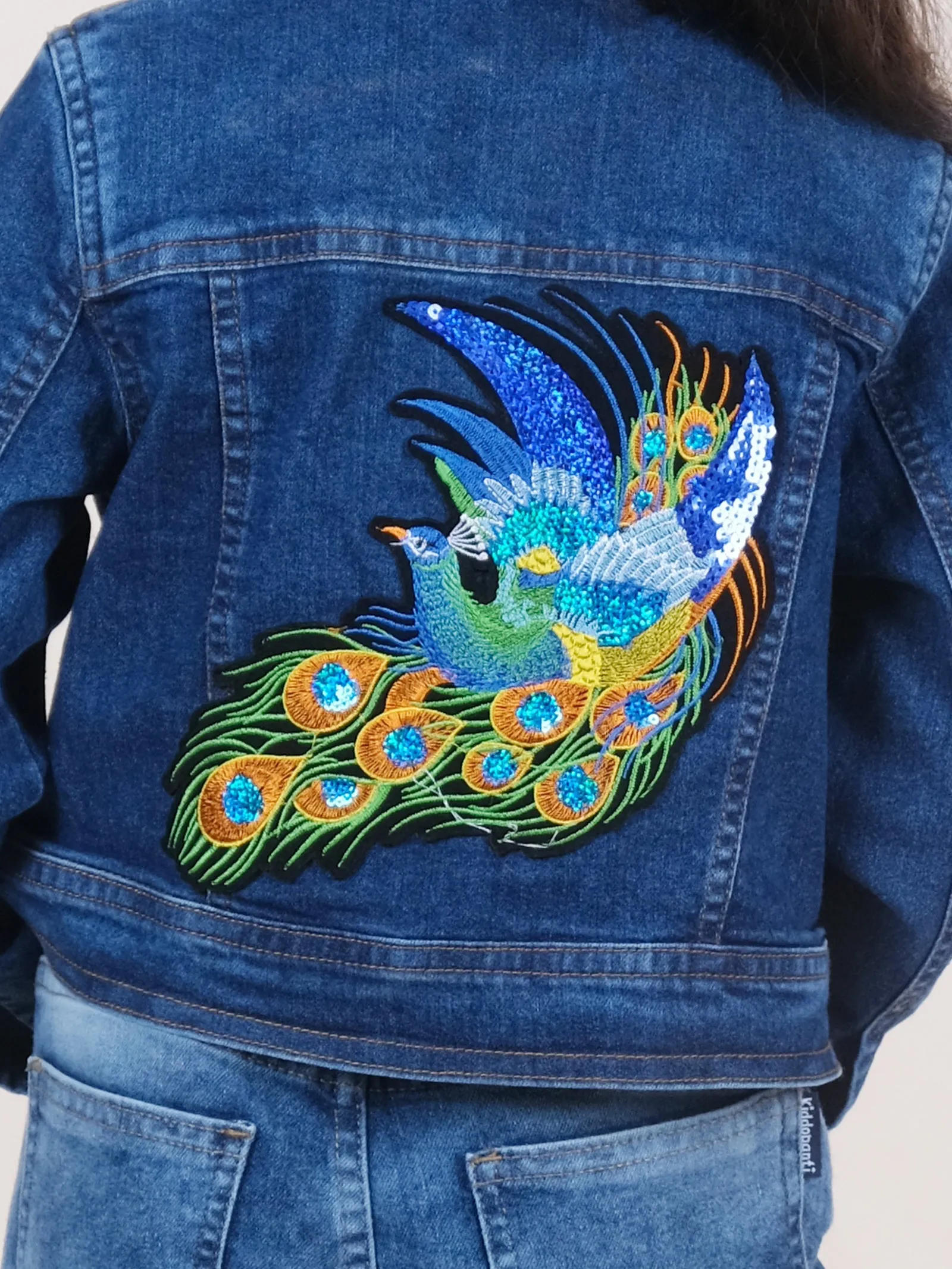 Girls Full Sleeve Patch Detailed Crop Denim Jacket