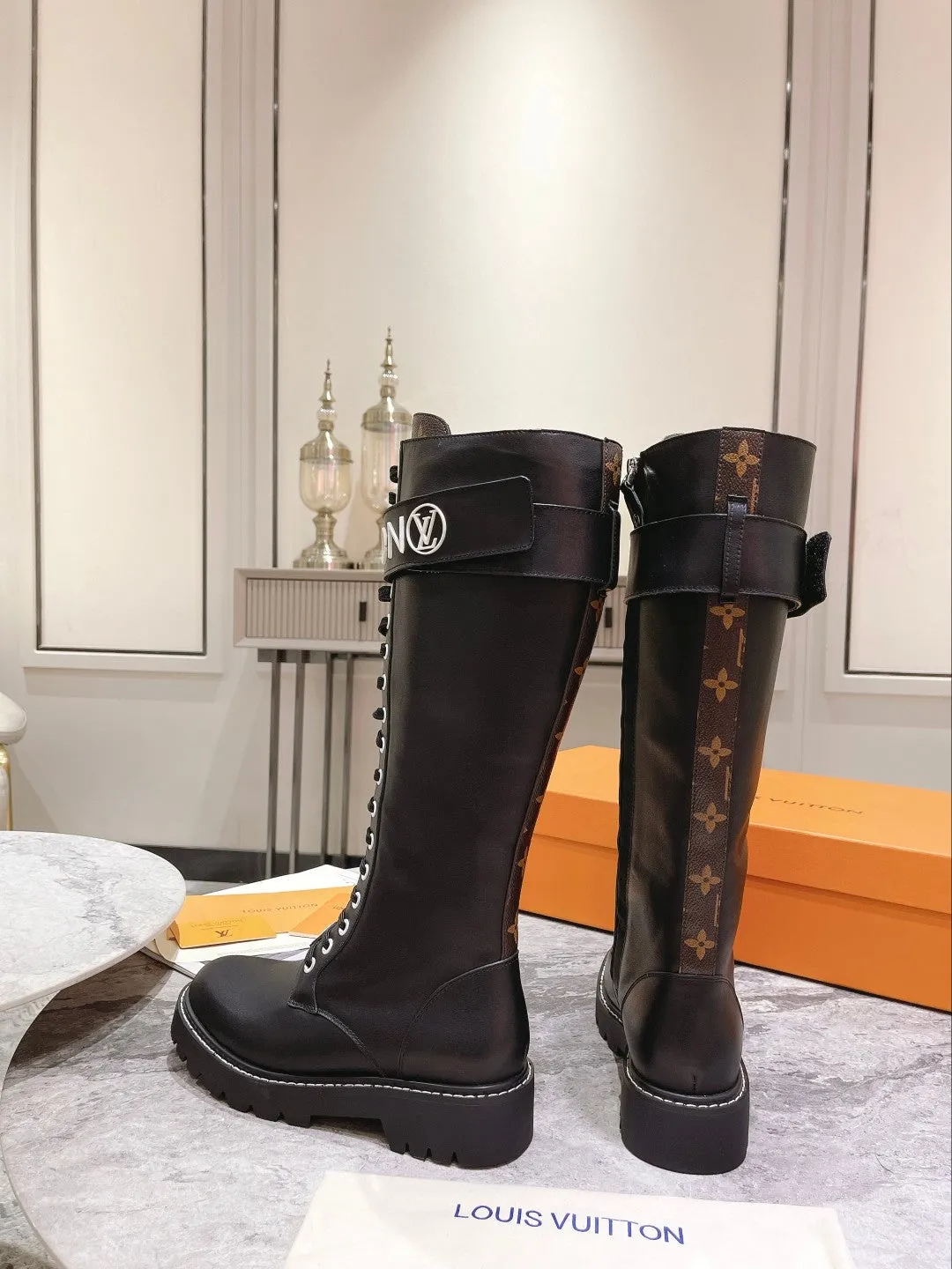 High Quality  LUV BOOTS 040