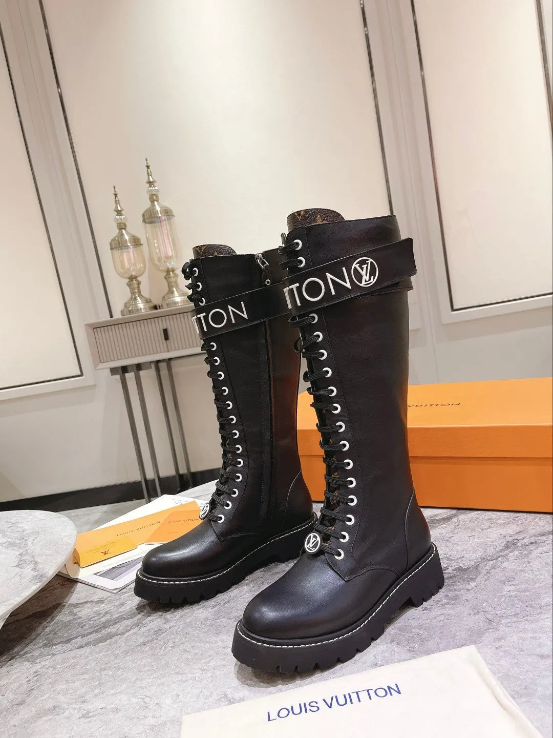 High Quality  LUV BOOTS 040