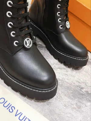 High Quality  LUV BOOTS 040