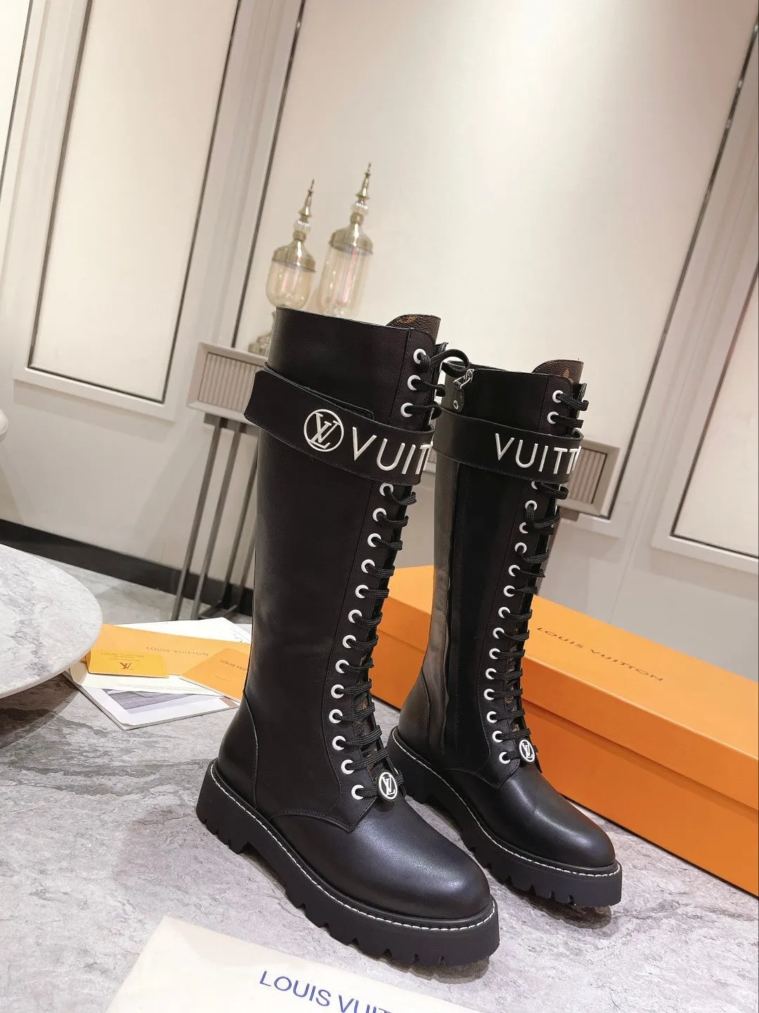 High Quality  LUV BOOTS 040